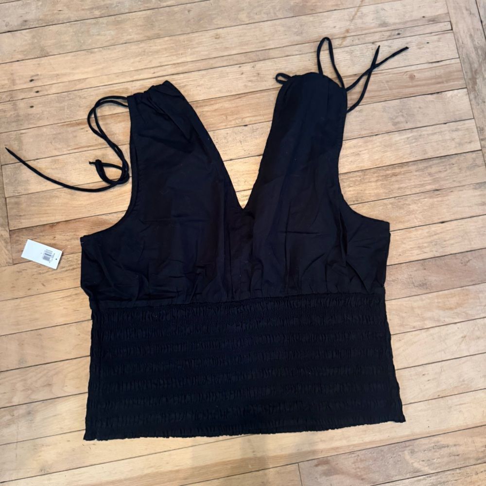 Old Navy black cotton poplin smocked sleeveless top, size large.